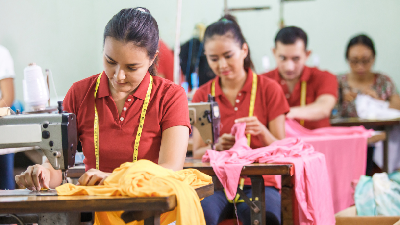 Cristiane Ruon dos Santos inspira com projetos de costura criativa, transformando tecidos antigos em peças únicas e cheias de personalidade.