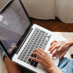 Fiscalização em Massa: Como a Instalação de Antenas de Internet Está Mudando as Regras nas Ruas Brasileiras