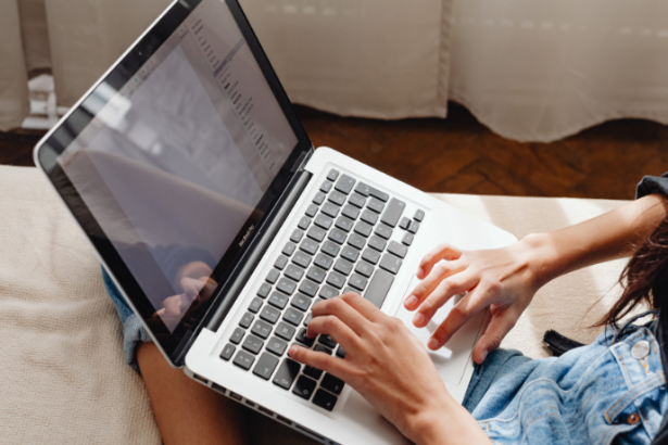 Fiscalização em Massa: Como a Instalação de Antenas de Internet Está Mudando as Regras nas Ruas Brasileiras