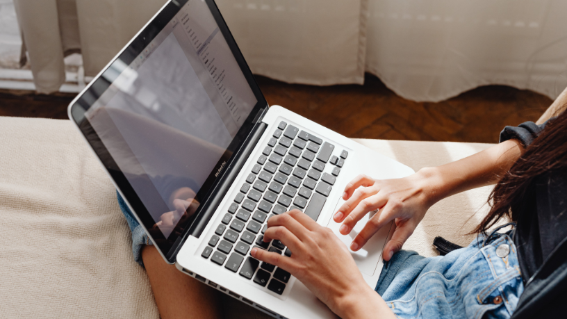 Fiscalização em Massa: Como a Instalação de Antenas de Internet Está Mudando as Regras nas Ruas Brasileiras